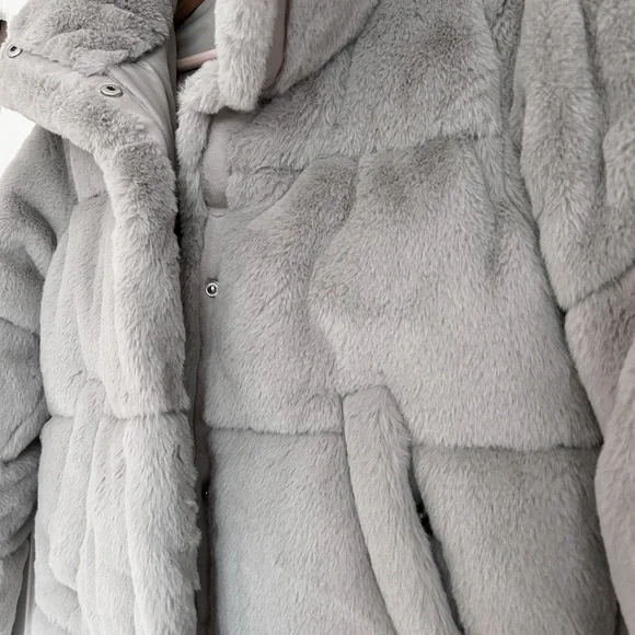 Abercrombie & Fitch Soft Gray Faux Fur Mini Puffer Jacket - Picture 5 of 7